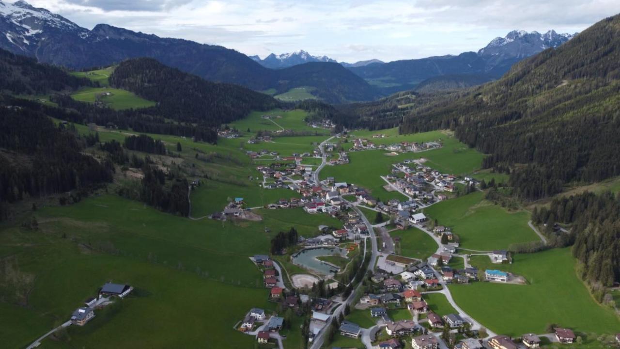 Large Cozy Apartment Grubweg 130 Qm Sankt Martin am Tennengebirge Dış mekan fotoğraf